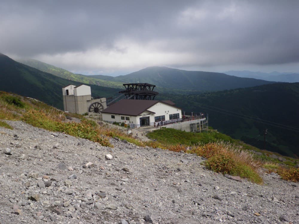 那須ロープウェイ山頂駅付近