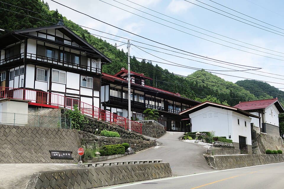 四万温泉 4